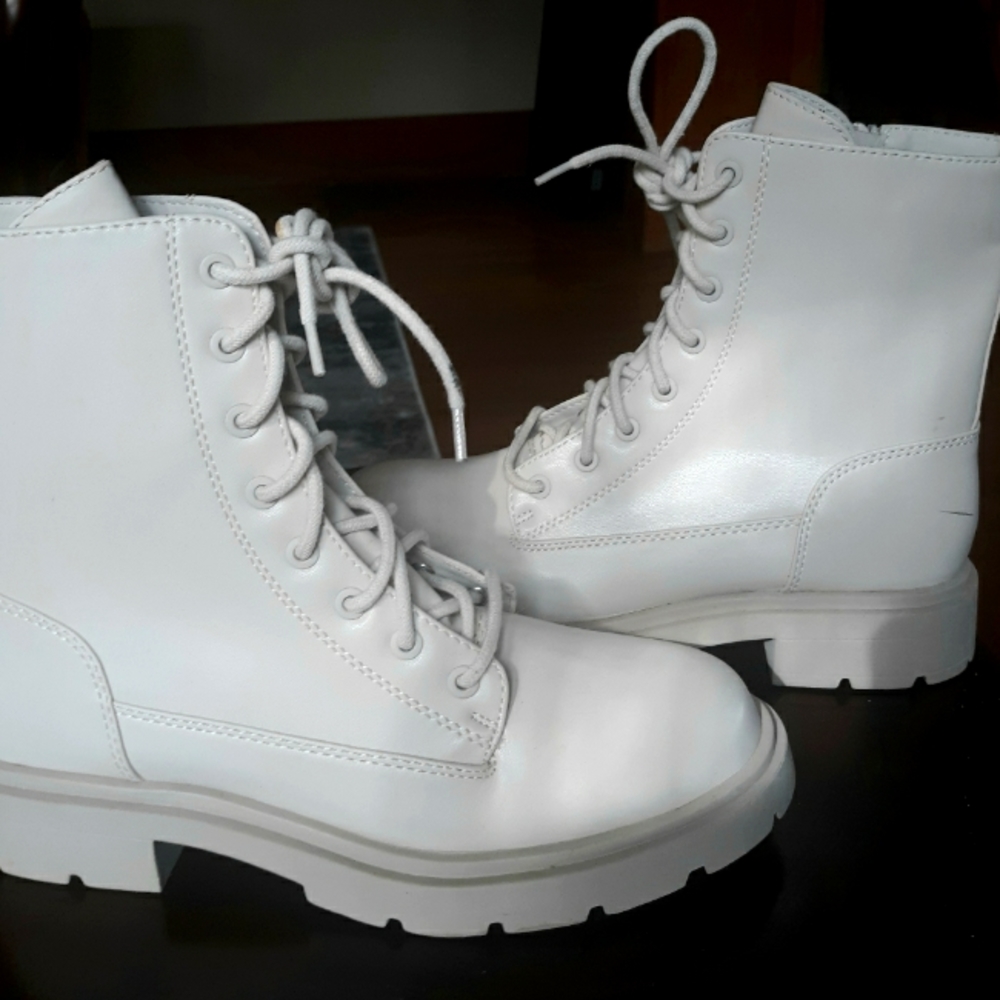 Combat boots